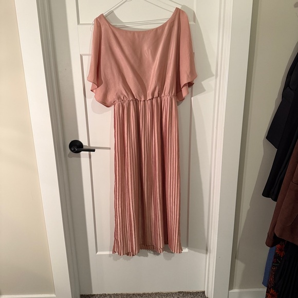 H&M Blush Sleeveless Pleated Midi Dress - Picture 5 of 5